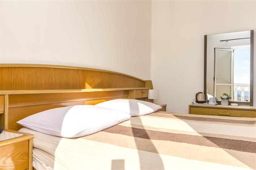 Room S1, for 2 persons