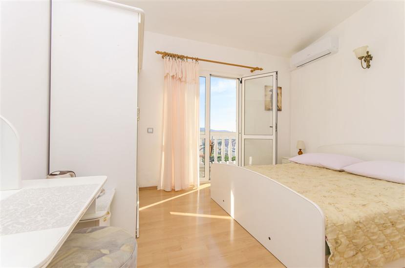 Room S2, for 2 persons