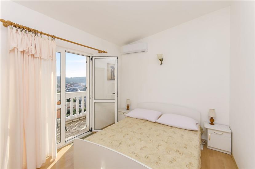 Room S2, for 2 persons