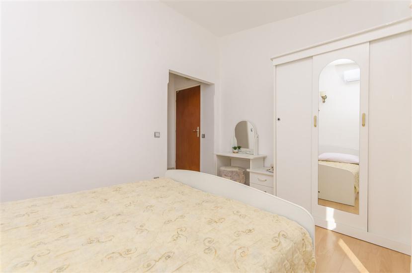 Room S2, for 2 persons