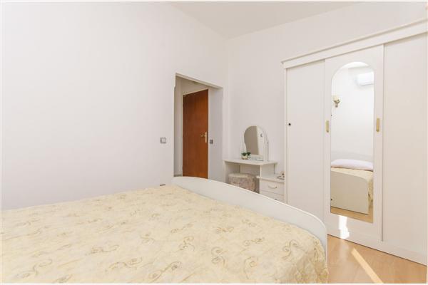 Room S2, for 2 persons