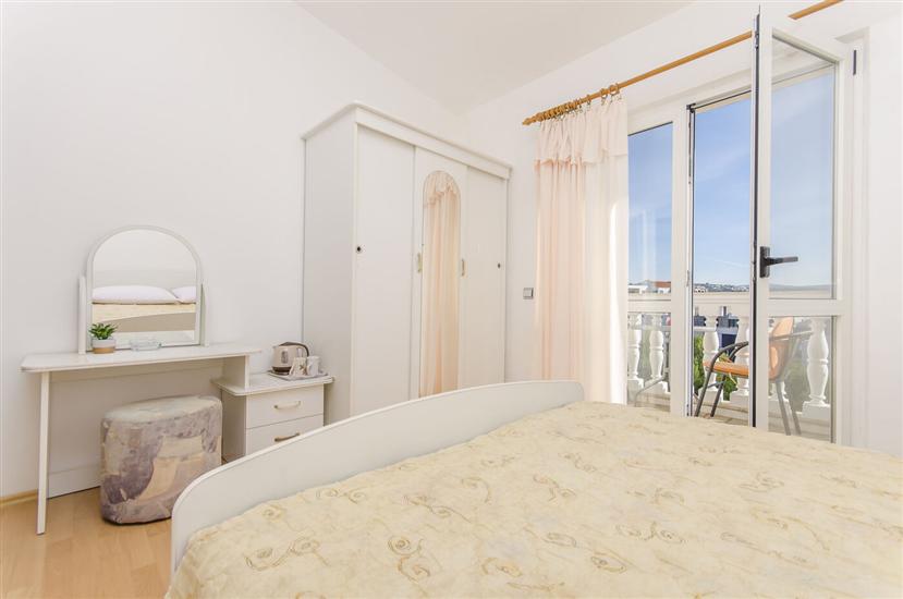 Room S2, for 2 persons