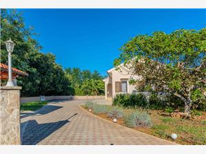 Haus Suric Privlaka (Zadar), Größe 100,00 m2, Luftlinie bis zum Meer 200 m, Entfernung vom Ortszentrum (Luftlinie) 600 m