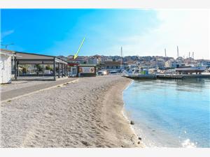 Apartment Mara Okrug Gornji (Ciovo), Size 35.00 m2, Airline distance to the sea 70 m, Airline distance to town centre 300 m