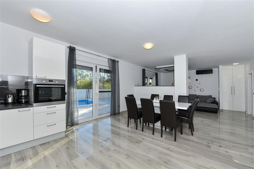 House K1, for 8 persons