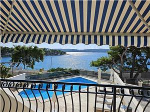 Apartments Edita Trogir, Size 35.00 m2, Accommodation with pool, Airline distance to the sea 20 m