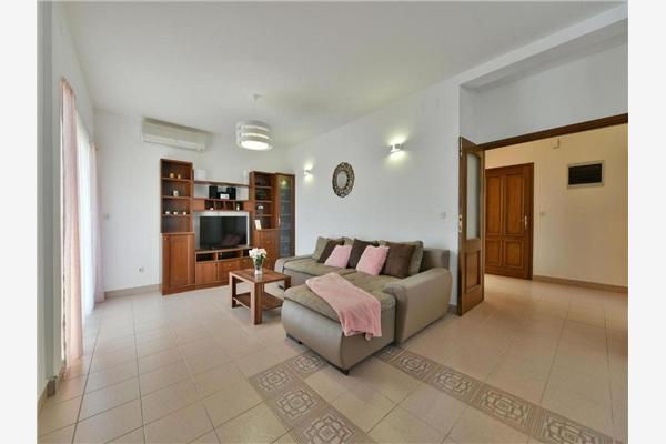 House K1, for 10 persons