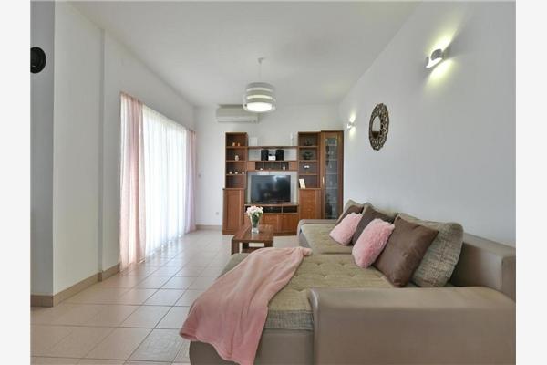 House K1, for 10 persons