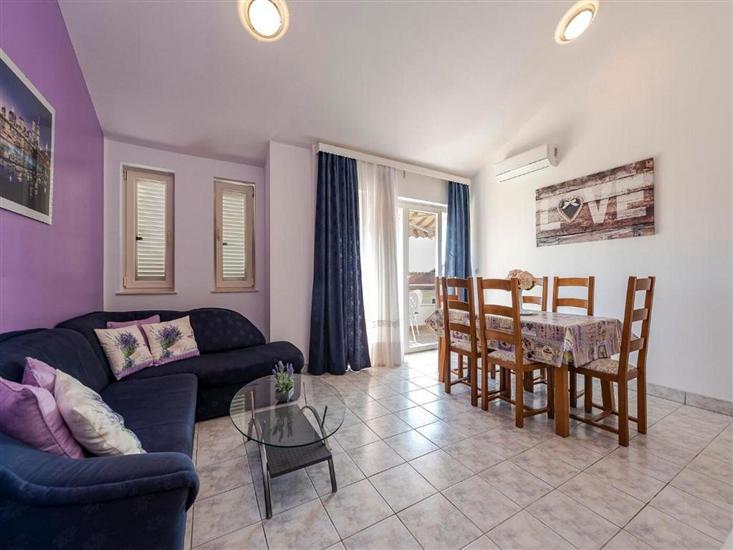 House K1, for 10 persons