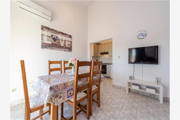 House K1, for 10 persons