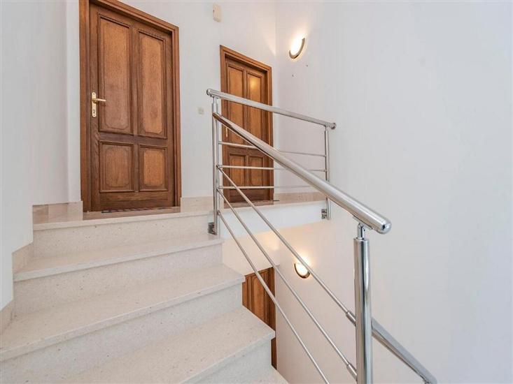 House K1, for 10 persons