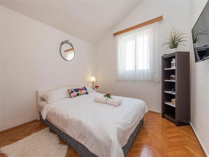 House K1, for 10 persons