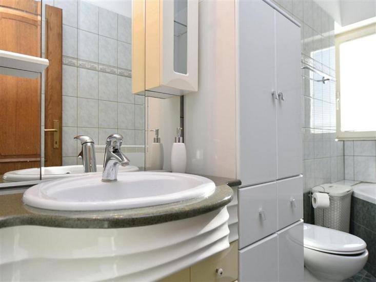 House K1, for 10 persons