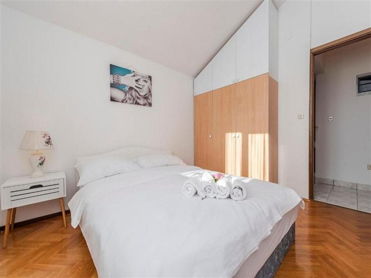 House K1, for 10 persons