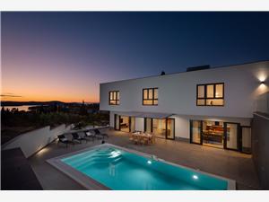 Villa Smiljana Milna - island Brac, Size 320.00 m2, Accommodation with pool, Airline distance to town centre 500 m