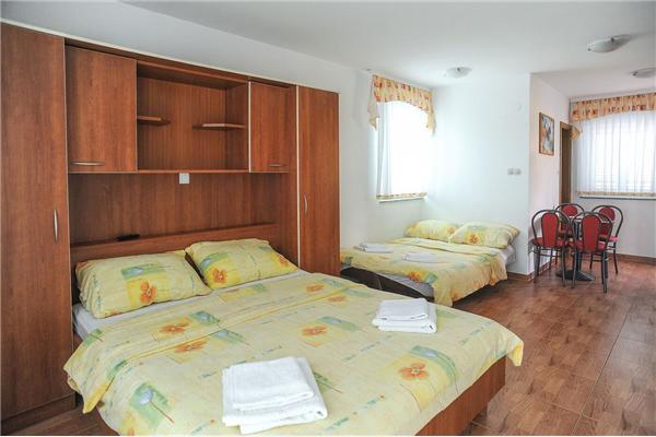 Apartment A4, for 4 persons