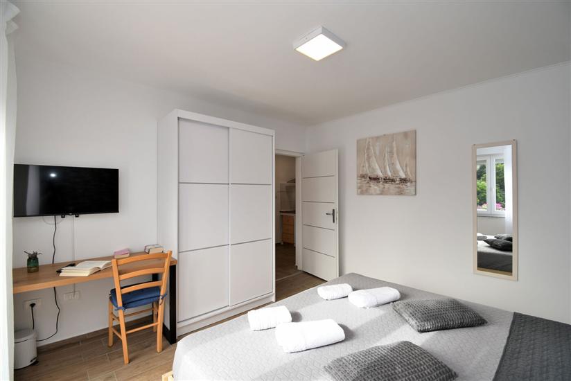 Apartment A1, for 5 persons