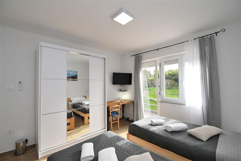 Apartment A1, for 5 persons