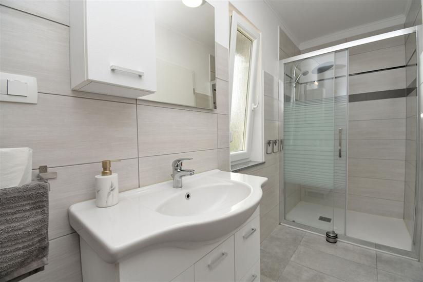 Apartment A1, for 5 persons