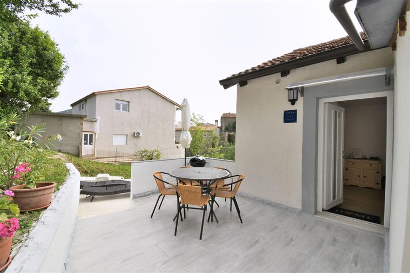 Apartment A1, for 5 persons