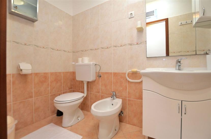 Apartment A1, for 5 persons