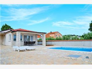 House LjubaV Medulin, Size 100.00 m2, Accommodation with pool