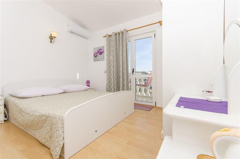 Room S3, for 2 persons