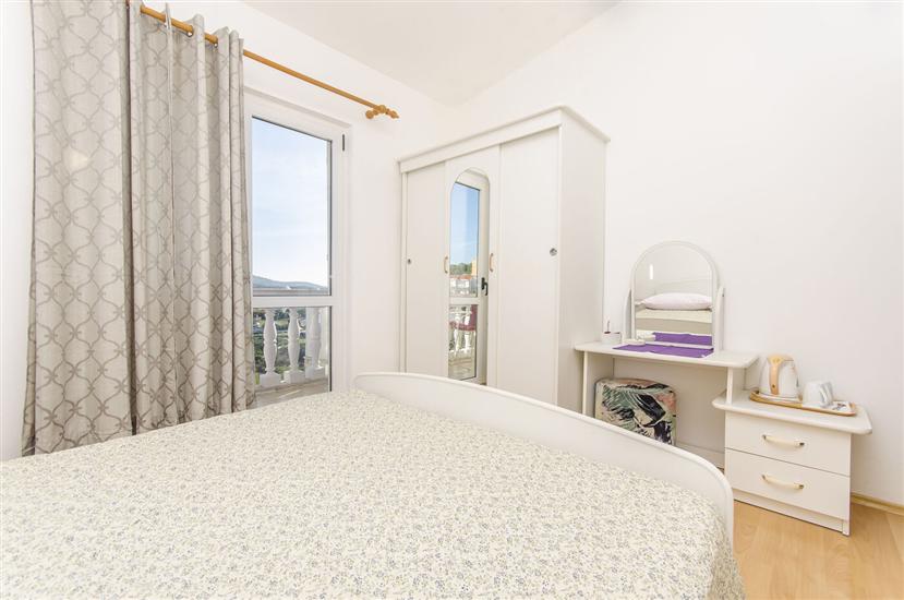 Room S3, for 2 persons