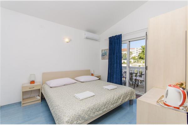 Room S4, for 2 persons