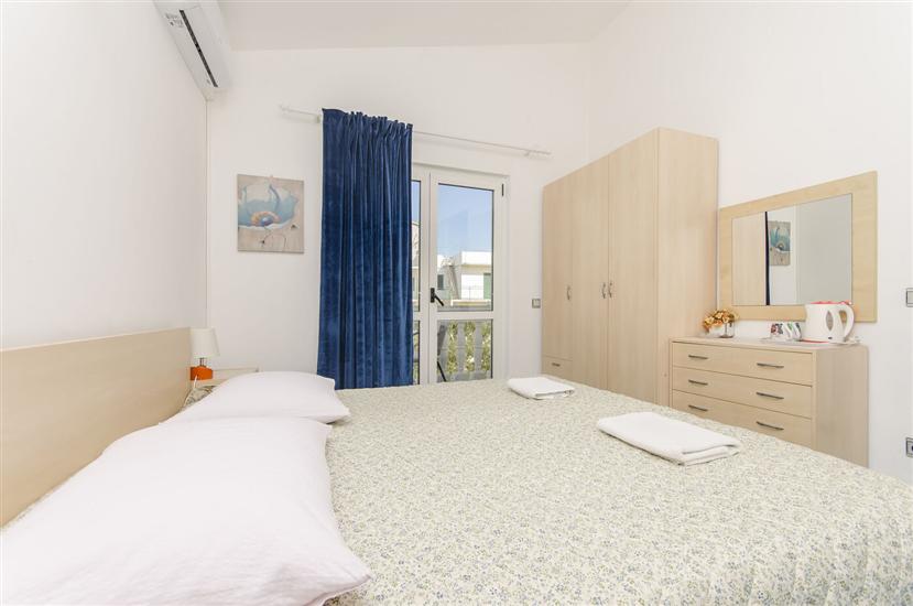 Room S4, for 2 persons