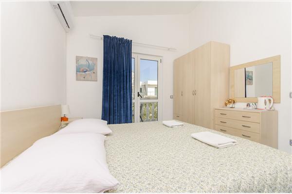 Room S4, for 2 persons