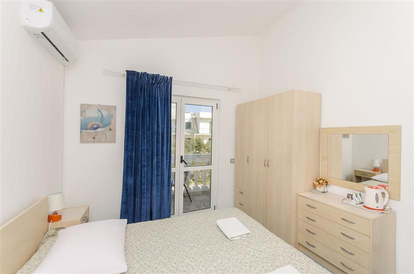 Room S4, for 2 persons