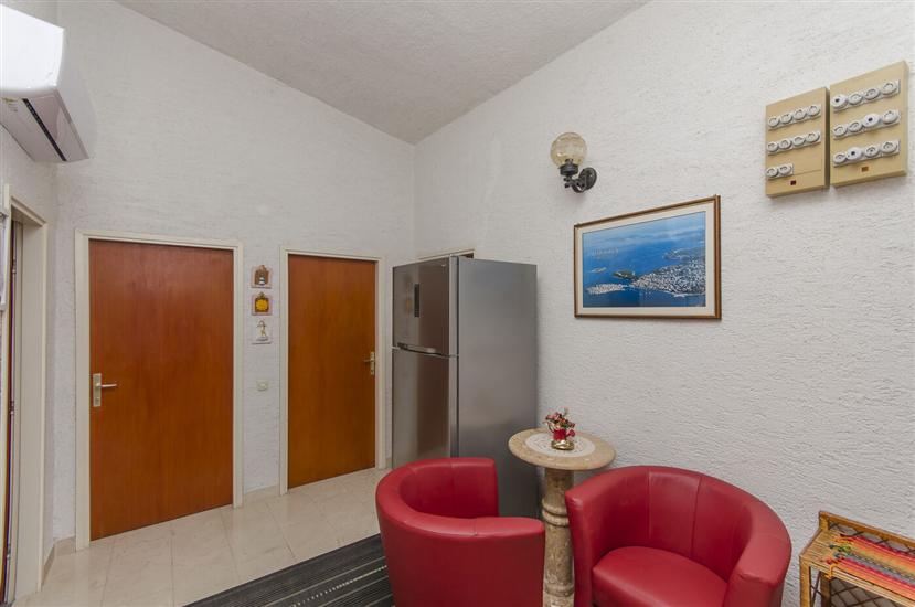 Apartment and Rooms Radojka