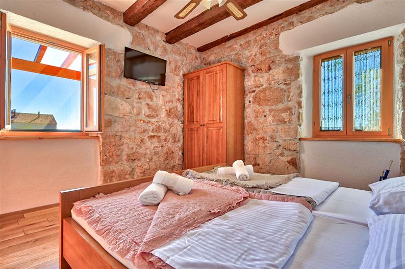 House K1, for 10 persons