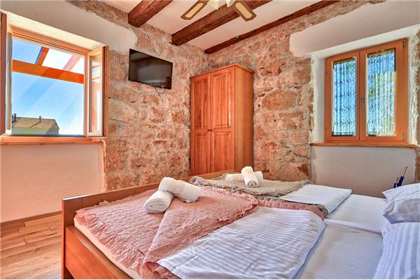 House K1, for 10 persons