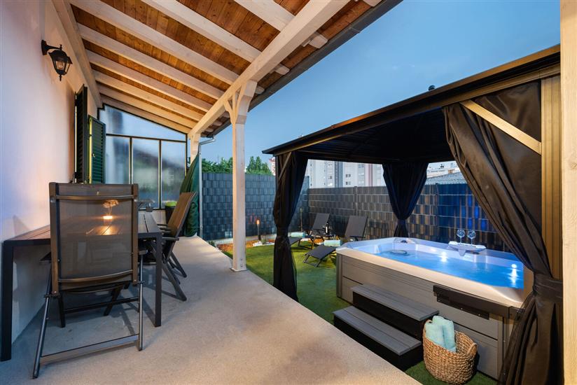 House Cute house with jacuzzi