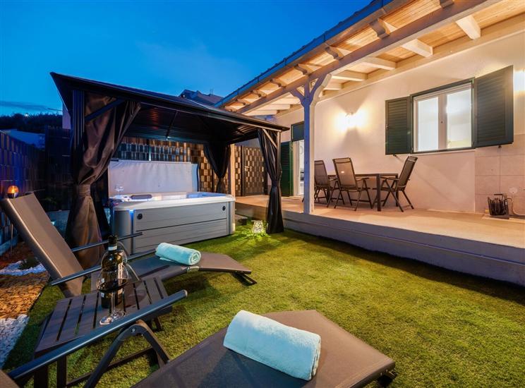 House Cute house with jacuzzi