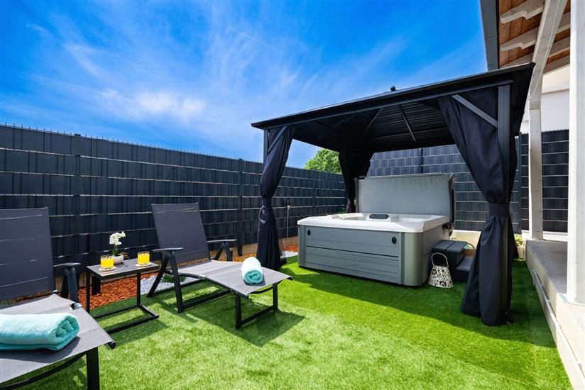 House Cute house with jacuzzi