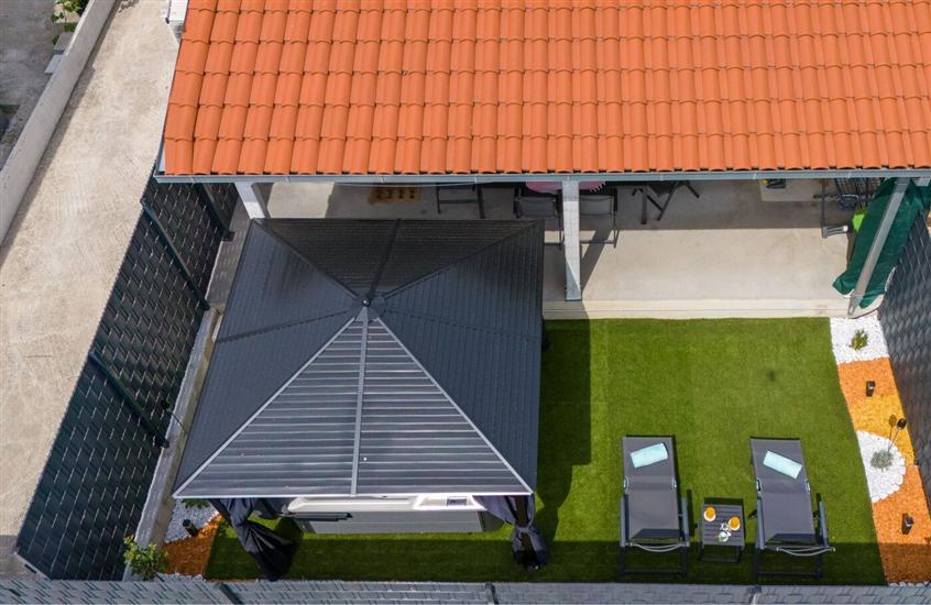 House Cute house with jacuzzi