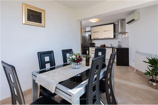 House K1, for 8 persons