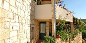 Apartment - Splitska - island Brac