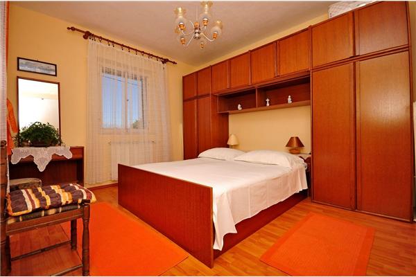 Apartment A1, for 5 persons