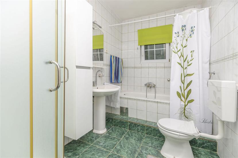 Apartment A3, for 6 persons