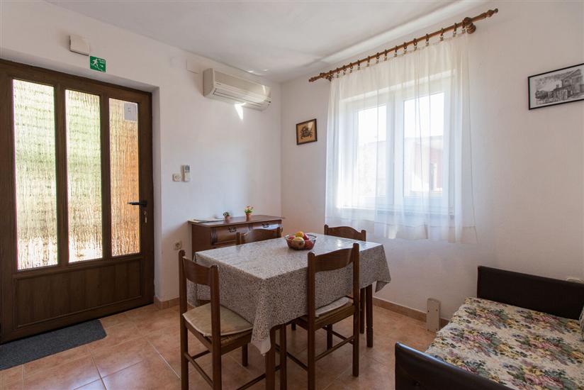 Apartment A2, for 5 persons