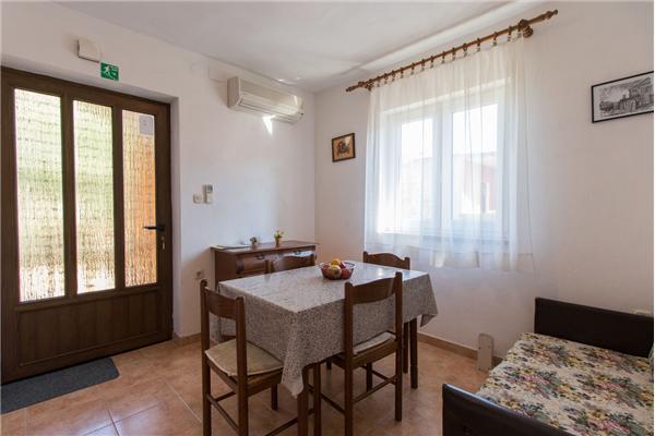 Apartment A2, for 5 persons