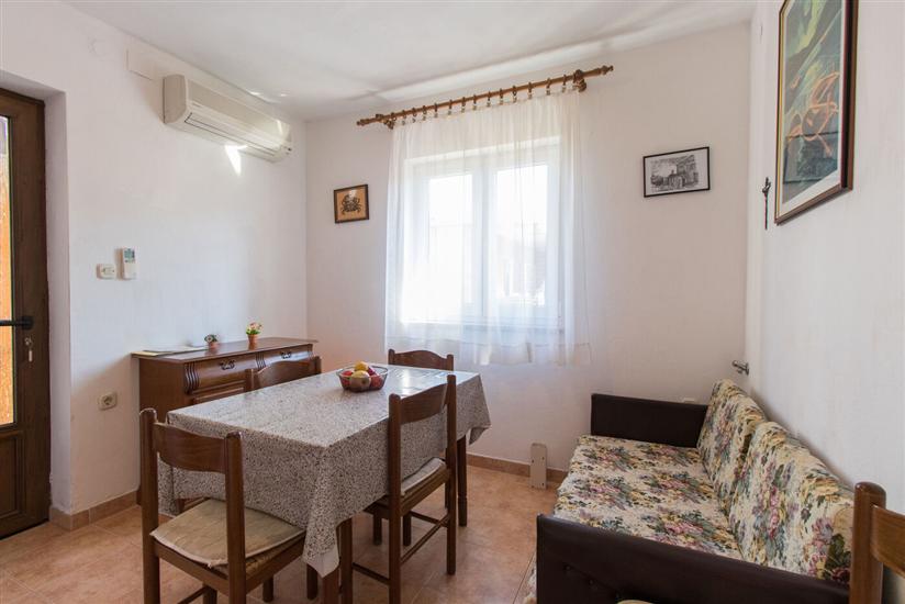 Apartment A2, for 5 persons