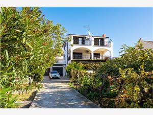 Apartments Brodarica Beach Brodarica, Size 50.00 m2, Airline distance to the sea 90 m, Airline distance to town centre 500 m