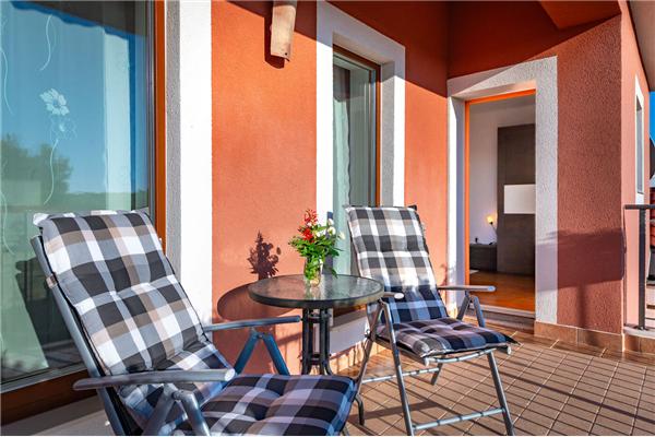 House K1, for 8 persons