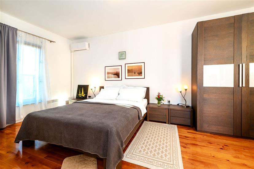 House K1, for 8 persons