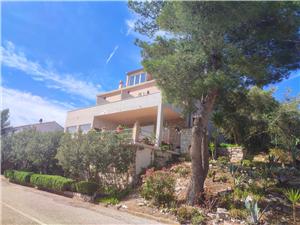 Apartments Vesna Skrivena Luka, Size 38.00 m2, Airline distance to the sea 20 m